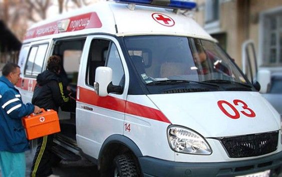 В Ленобласти потолок обрушился на детей в бассейне.