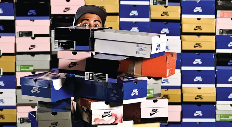 Haine Nike și Adidas de contrabandă, confiscate. Ce riscă agentul economic. Foto simbol: daninovac.com