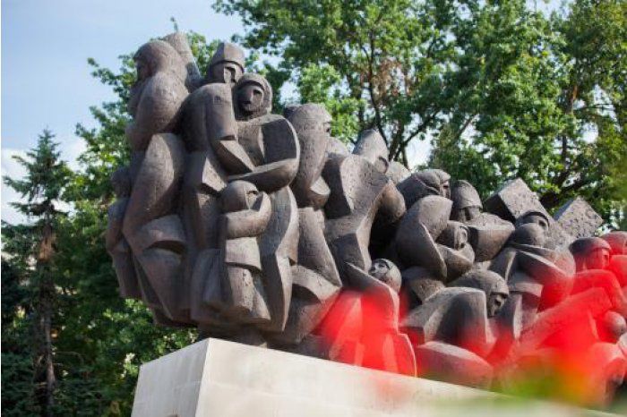 Первые депортации начались в Бессарабии и Северной Буковине в ночь с 12 на 13 июня 1941 года. 