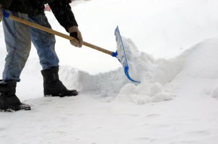 Киртоакэ: Обязанностью каждого из нас является расчищать парковочные места, периметр вокруг зданий. Фото: waska45.ru