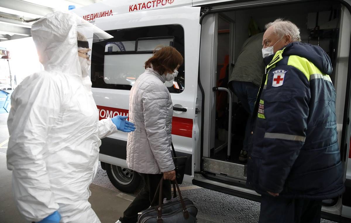 Число заразившихся коронавирусом в России за сутки возросло на 5 642.