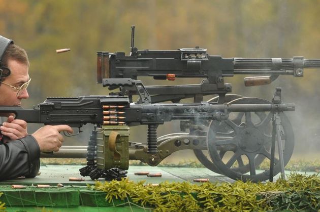 Analiștii subliniază faptul că, în 2014-2015, perioada în care Occidentul a impus embargou în comerțul cu arme, volumul exporturilor din Rusia a scăzut drastic.
