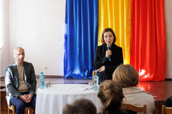 Глава государства посетила два села Резинского района.