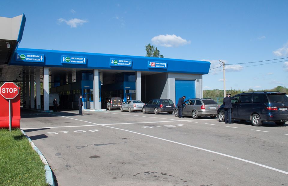 Poliția de Frontieră avertizează: Timpul de așteptare este și de 2 ore. Foto: border.gov.md