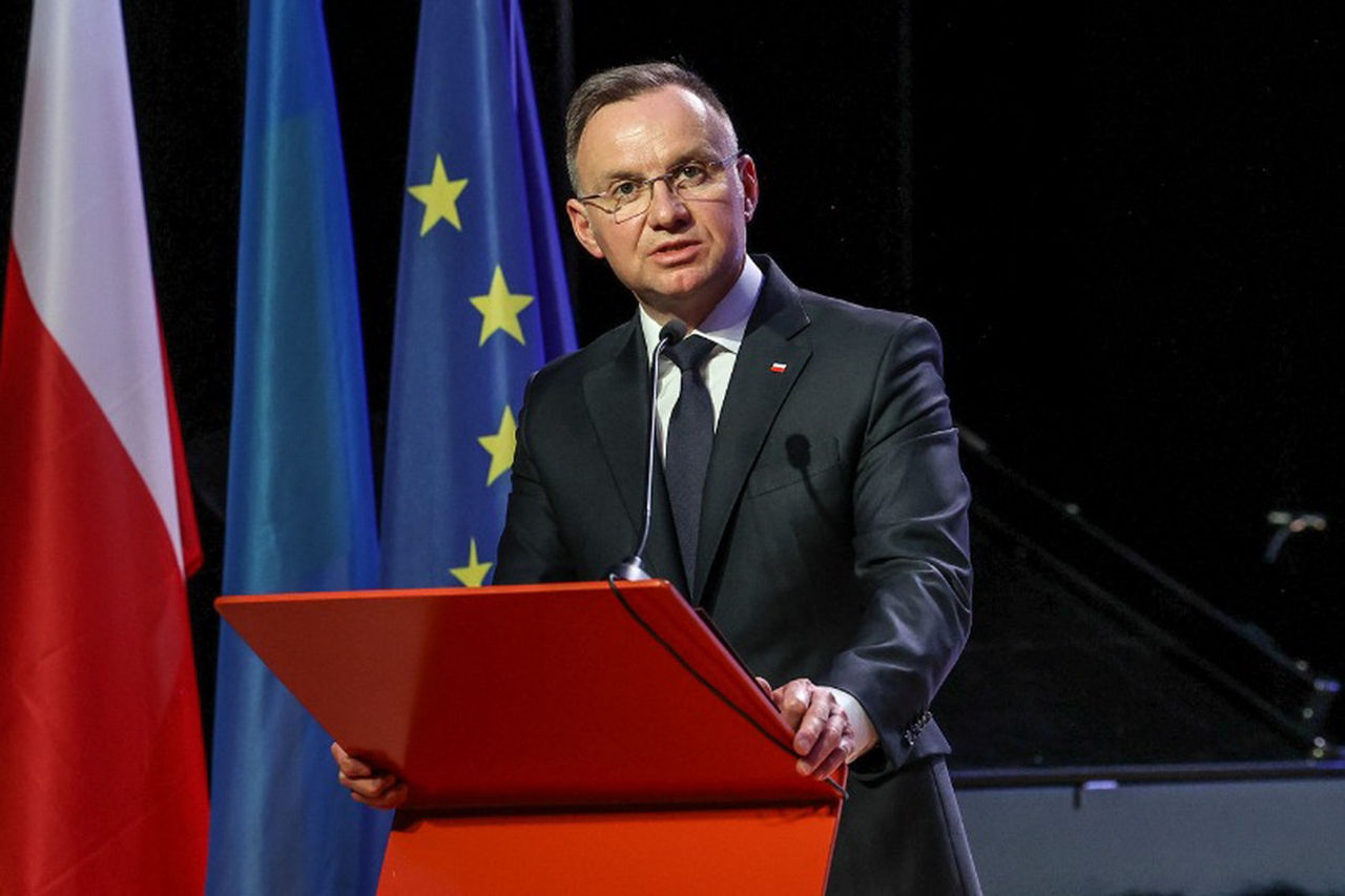 Duda amenință cu închiderea principalului hub de livrare a ajutorului militar pentru Ucraina.