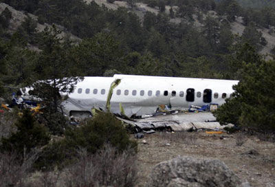 Un avion al companiei Tara Air a căzut într-o regiune muntoasă din jungla Nepalului. Foto: ziare.com