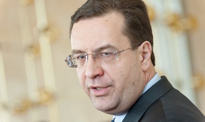 Лупу утверждает, что ему поступили сигналы о том, что на местном уровне некоторые коллеги по АЕИ создают коалиции с оппозицией. 