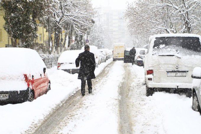 Nisorile anunţate de meteorologii din România au început de marţi dimineaţa, iar frigul a făcut deja primele victime