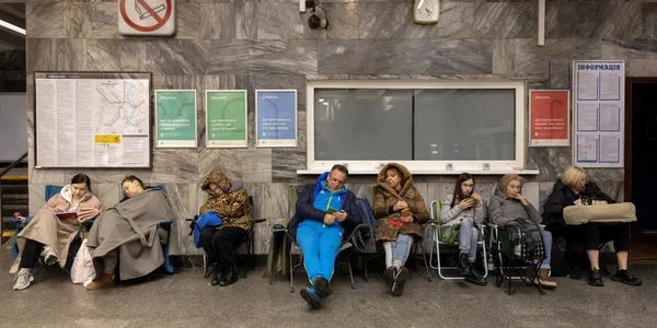 Jumătate din locuințele din Kiev au rămas fără căldură în urma unor atacuri.