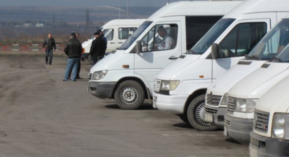 Momente de groază pentru trei pasageri ai unui microbuz de pe ruta 174 din capitală. Foto: actualitati.md