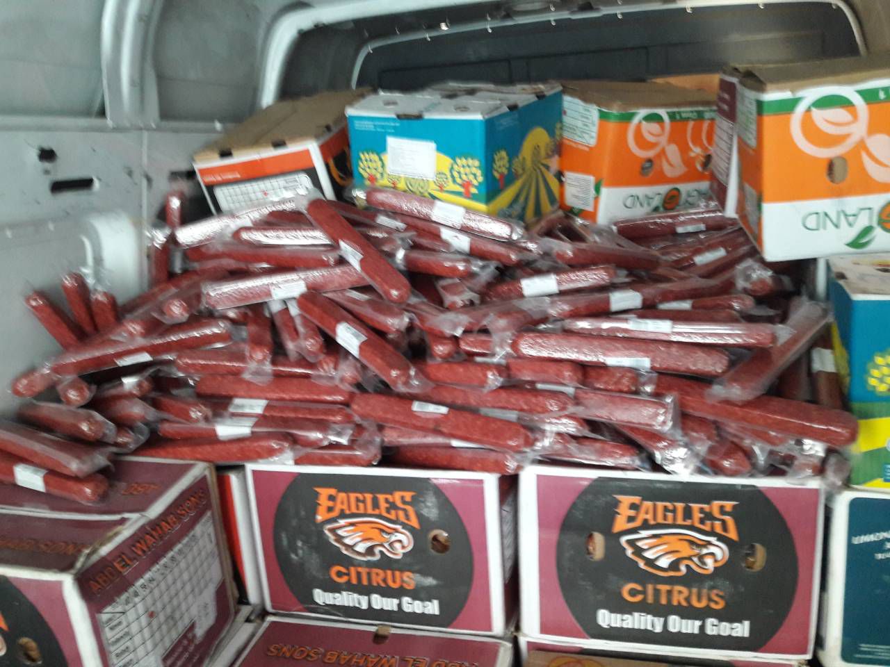 Echipele mobile ale serviciului vamal au reținut circa 4,3 tone de carne de porc fără acte de proveniență.