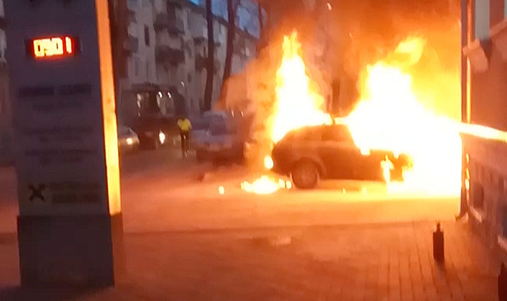 Mașină cuprinsă de flăcări în Capitală. Intervenția pompierilor
