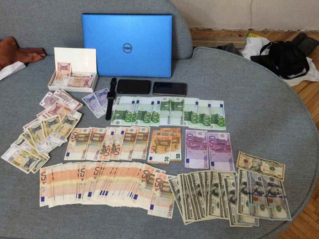 Percheziții la DSE.