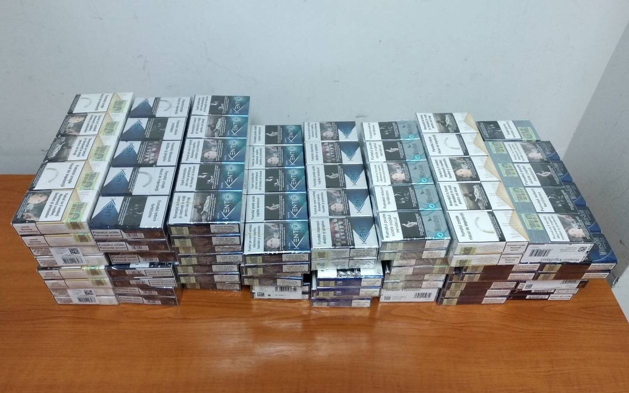 Пассажирка рейса Кишинев - Лондон спрятала в чемодане 6 тысяч сигарет.