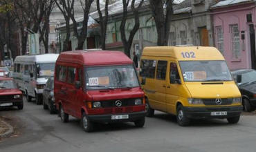 Кишиневская мэрия настаивает на том, чтобы все микроавтобусы, курсирующие в столице, были оборудованы устройствами GPS. Фото: moldnews.md
