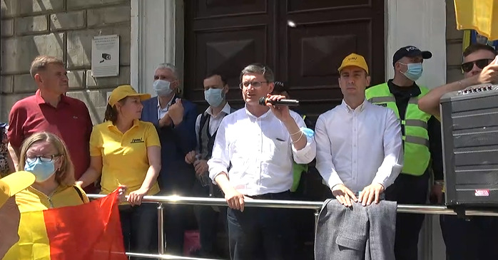 Гросу отметил, что члены ЦИК услышали все требования протестующих и намерены изменить решение.