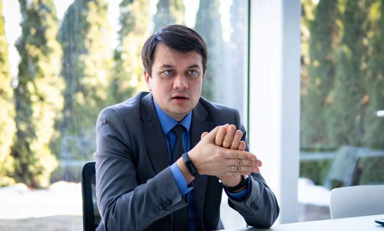 Лидер партии Зеленского высказался о русском языке для Донбасса.