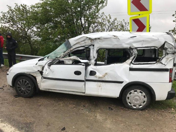 Еще одна авария в Пересечине: Два человека доставлены в больницу.