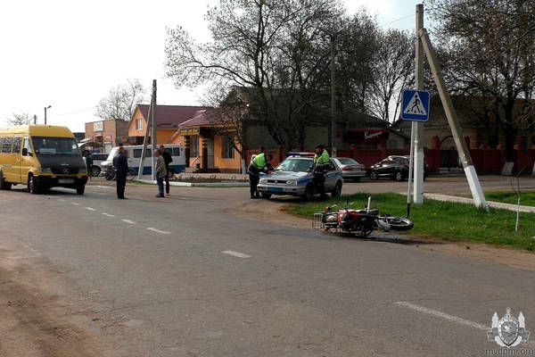 Мотоциклист после столкновения с маршруткой попал в реанимацию.