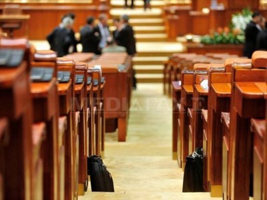 Proiectul de lege a fost adoptat cu 236 de voturi "pentru", două "împotrivă" şi 10 abţineri.