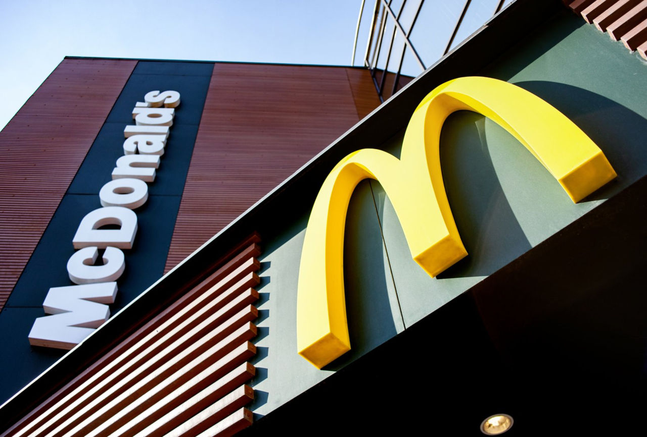 Продажи McDonald's упали впервые с 2020 года.
