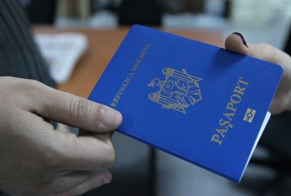 Ofiterii de la Anticoruptie au inceput saptamana cu descinderi la sediul central “Registru”.