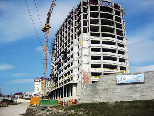 In perioada de referinţă, au fost date în folosinţă 247 de apartamente cu suprafaţa totală de 34,7 mii m² 