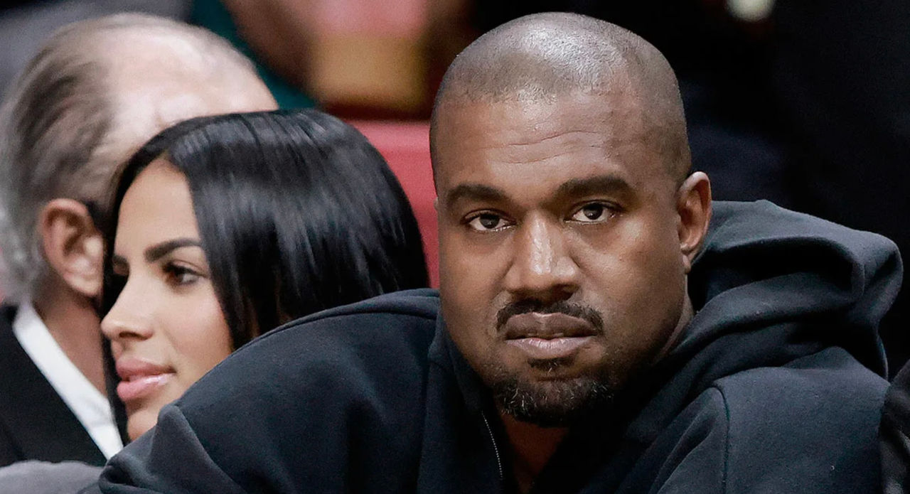 Kanye West, acuzat de agresiune sexuală și trafic de persoane.