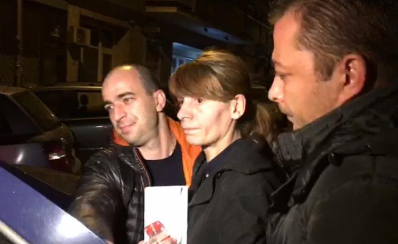 București: Femeia care a aruncat în fața metroului o tânără, agresivă