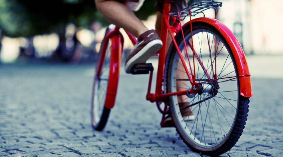 15 biciclişti curajoşi s-au aventurat într-o călătorie de patru zile până la Bucureşti. 