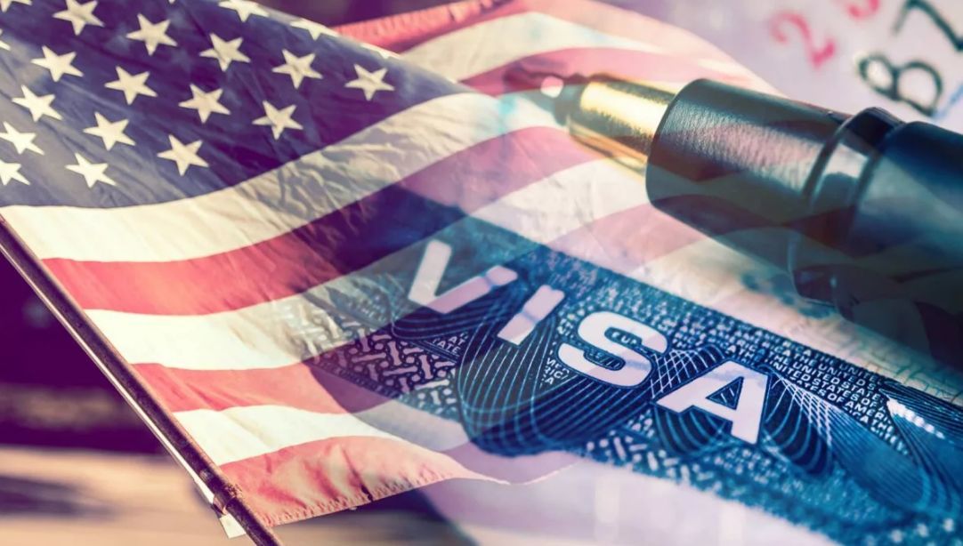 США упрощает выдачу виз.