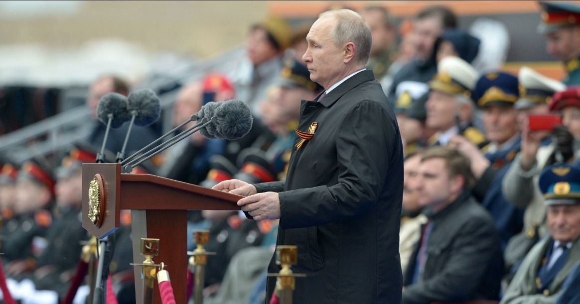 Путин в речи на параде заявил о «сборищах недобитых карателей».