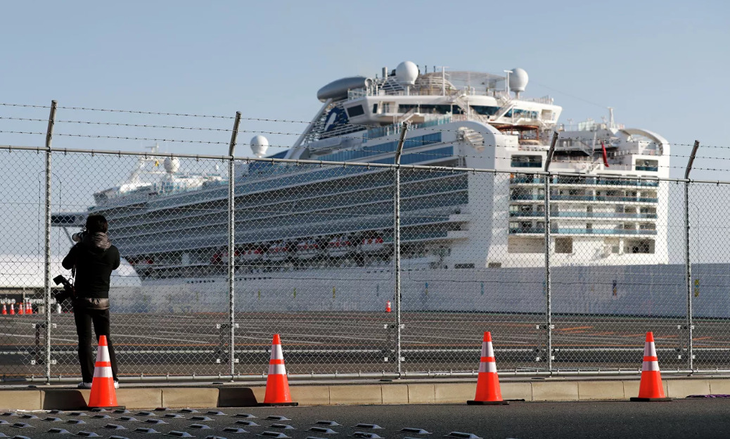 Diamond Princess покинул порт после полутора месяцев карантина.