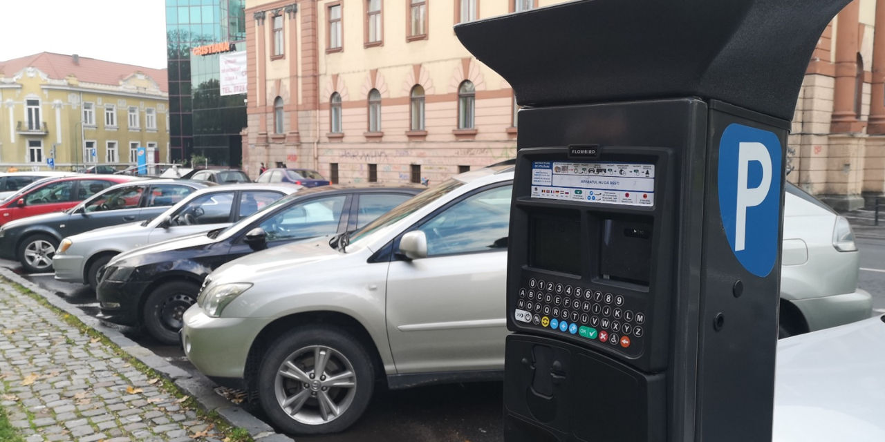 В Брашове после роста туристических сборов и налогов подорожают и парковки.