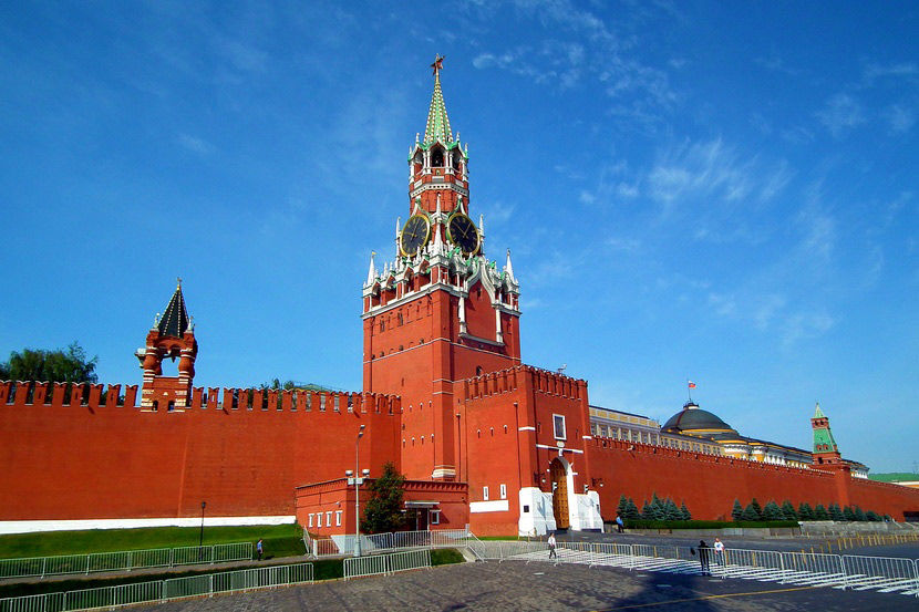 В Кремле отказались делать прогнозы по отношениям с США после выборов.