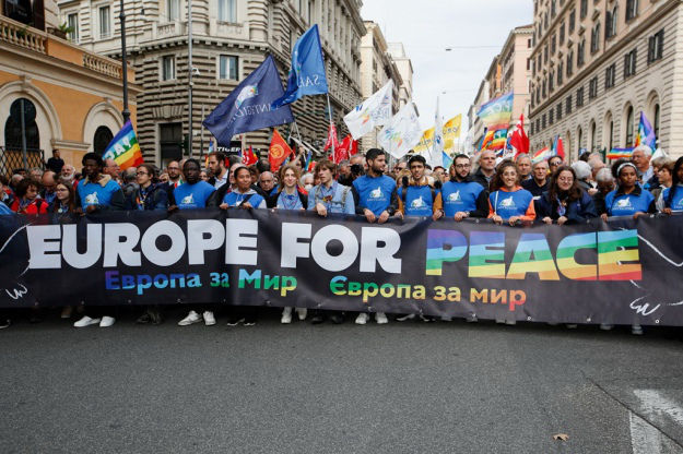 В Риме и Милане прошли демонстрации в поддержку мира в Украине.