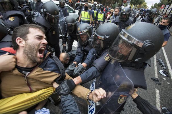 Regele Spaniei, Felipe al VI-lea, condamnă acţiunile separatiste ale Guvernului Cataloniei.