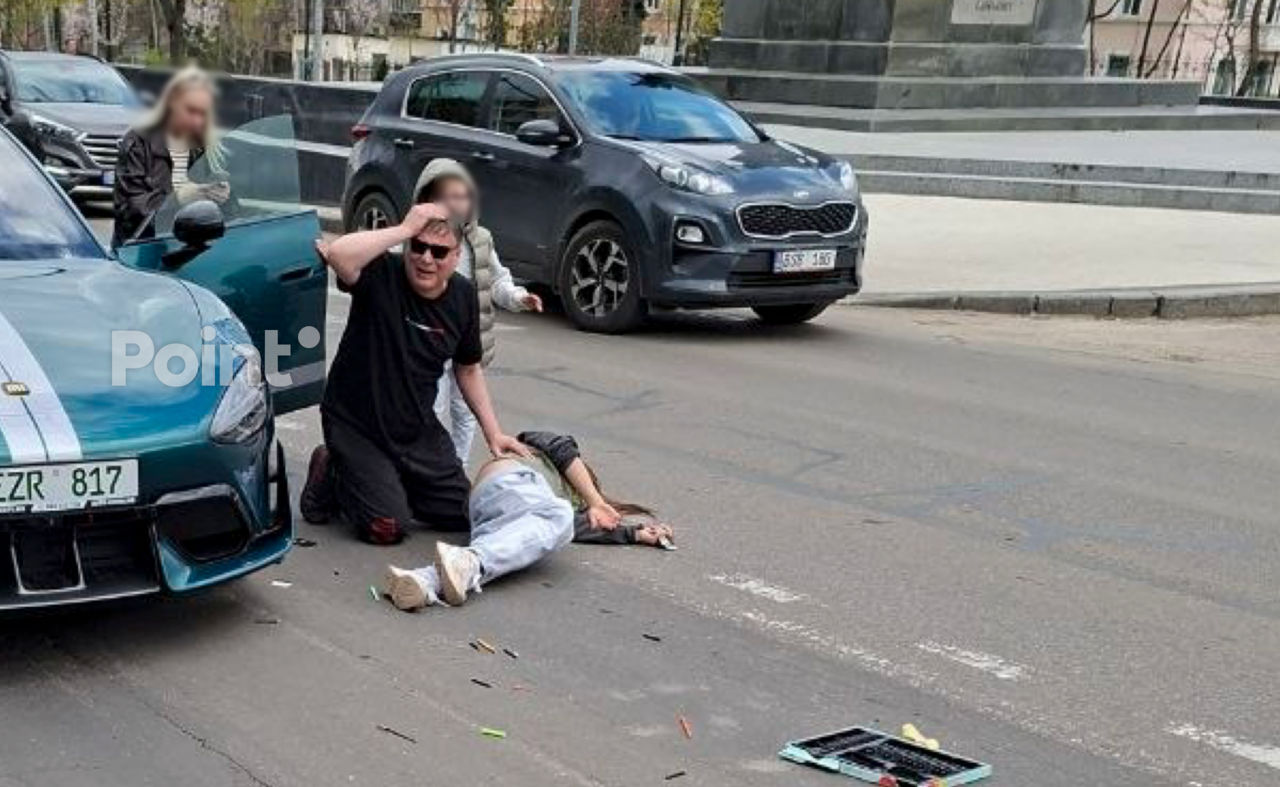 Femeia lovită pe trecerea de pietoni din Capitală rămâne în stare extrem de gravă.