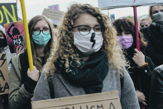 Организованные женским протестным движением антиправительственные акции проходят в Польше.