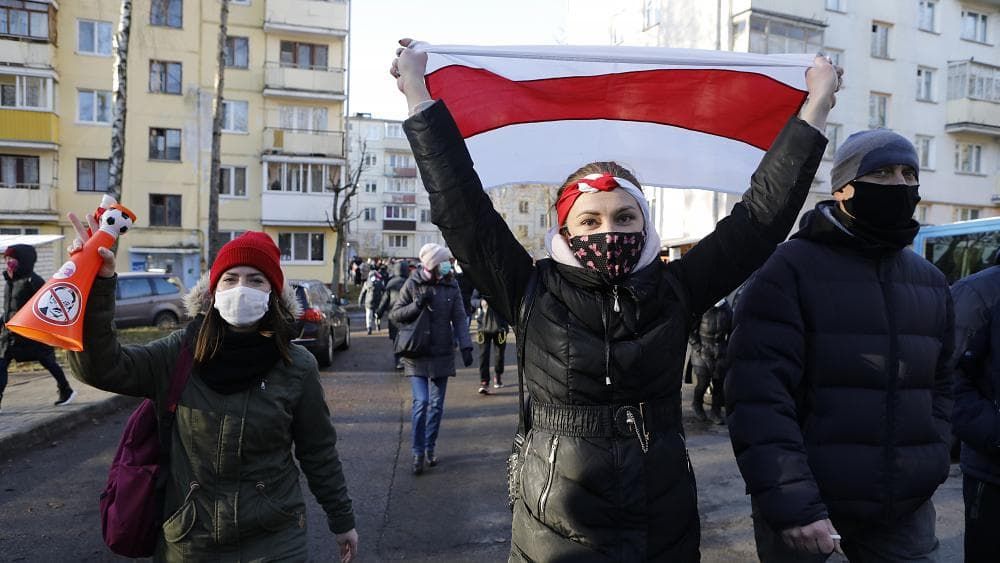 В Минске и других городах Беларуси на акциях протеста были задержаны сотни людей.