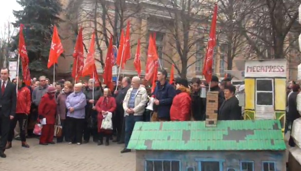 На протесте присутствовали и защитники культурного центра Buciumul, которые разыграли сценку.