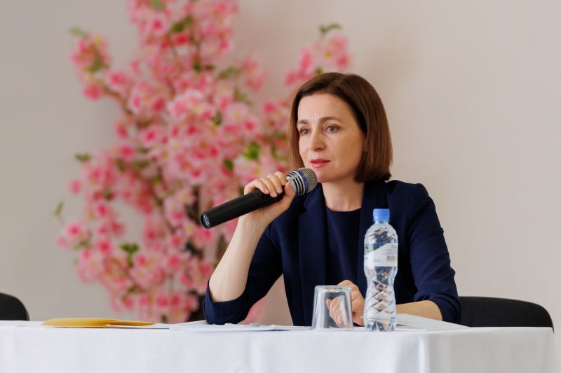 Санду посетила второе по величине село Молдовы - Кэрпинены.