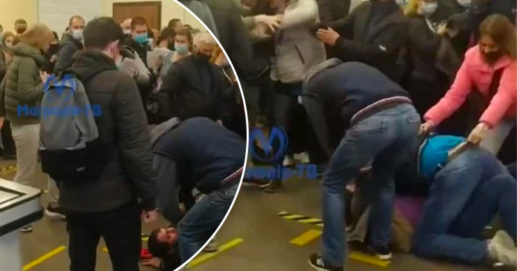 В Киеве желающие привиться подрались в очереди на вакцинацию от COVID-19.