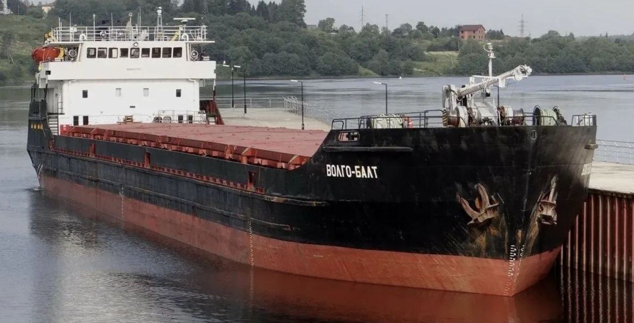 В Азовском море затонул сухогруз с пшеницей: два человека погибли.