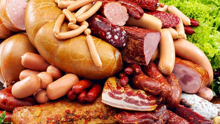 Potrivit unui studiu recent efectuat la nivel european pe un lot de aproape 450.000 de oameni, consumul de carne procesată – în general şuncă, bacon, cârnaţi, salam –  poate cauza decesul.