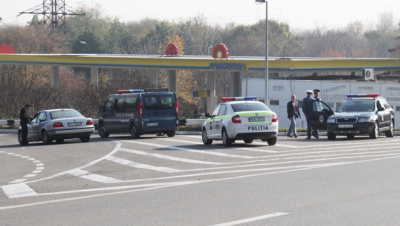 Potrivit oamenilor legii, trei autoturisme de lux figurau în baza de date Interpol ca fiind furate din Japonia şi Italia.