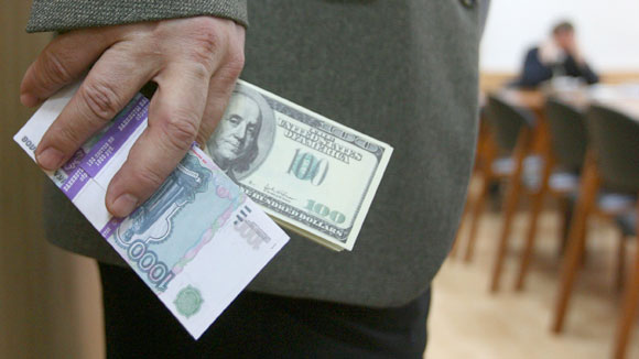 В нашей стране требуют откат за все и даже за то, что положено бесплатно по закону. Фото: nit.md 