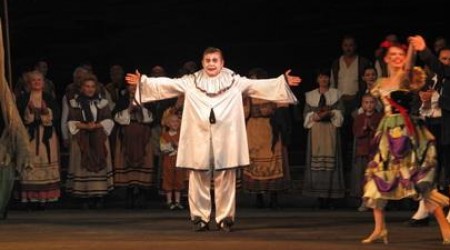 Нынешний год для народного артиста СССР Михаила Мунтяна является юбилейным (он отметил 40-летие творческой деятельности).