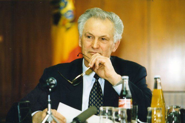 Fostul prim-ministru, Ion Ciubuc, condus azi pe ultimul drum. Foto: moldNova.eu