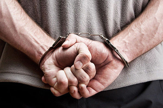 Задержанному предъявлено обвинение в торговле людьми, за что ему грозит минимум 3 года лишения свободы.